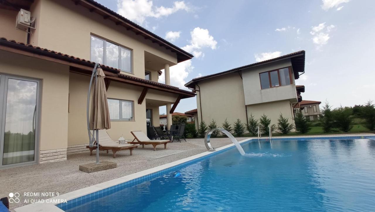 Lighthouse Apartments And Villas Balchik Exterior photo