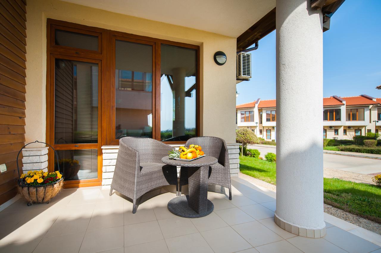 Lighthouse Apartments And Villas Balchik Exterior photo